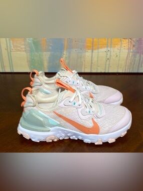 Nike React Vision Light Violet/White/Metallic Platinum /Crimson Bliss Shoes 4.5Y